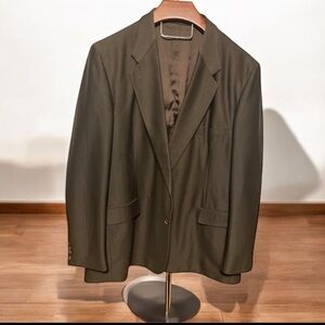 Men’s Suits Jacket Brown in color. No maker or size tags noted, see measurements